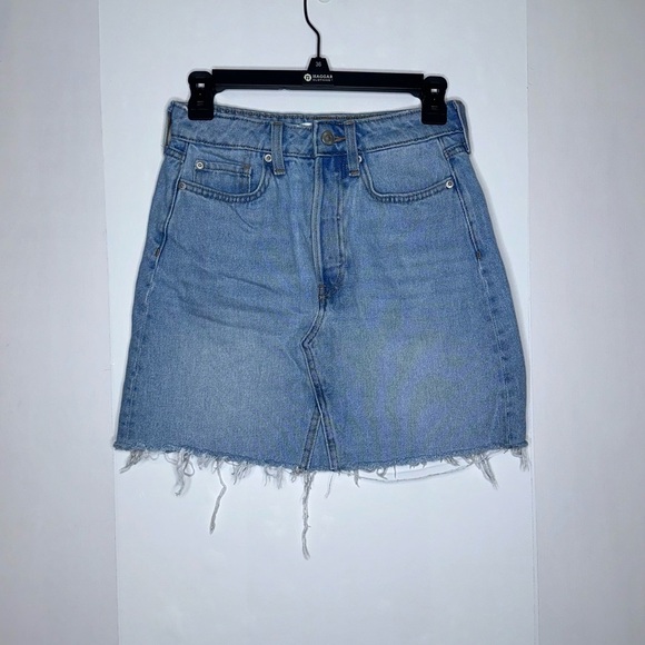 H&M light wash denim button fly mini skirt size 4 - Picture 1 of 4